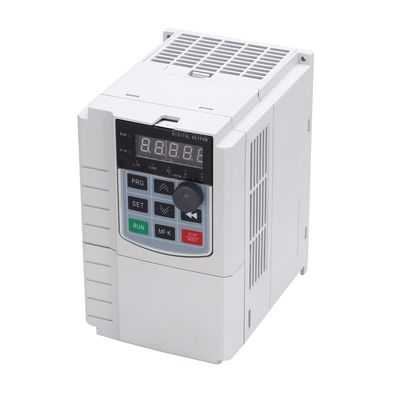 品質  Tall Water Lowering Vmaxpower 0.75KW Solar Pump Inverter DC Water Pump Solar Drive Inverter and MPPT Controller 工場